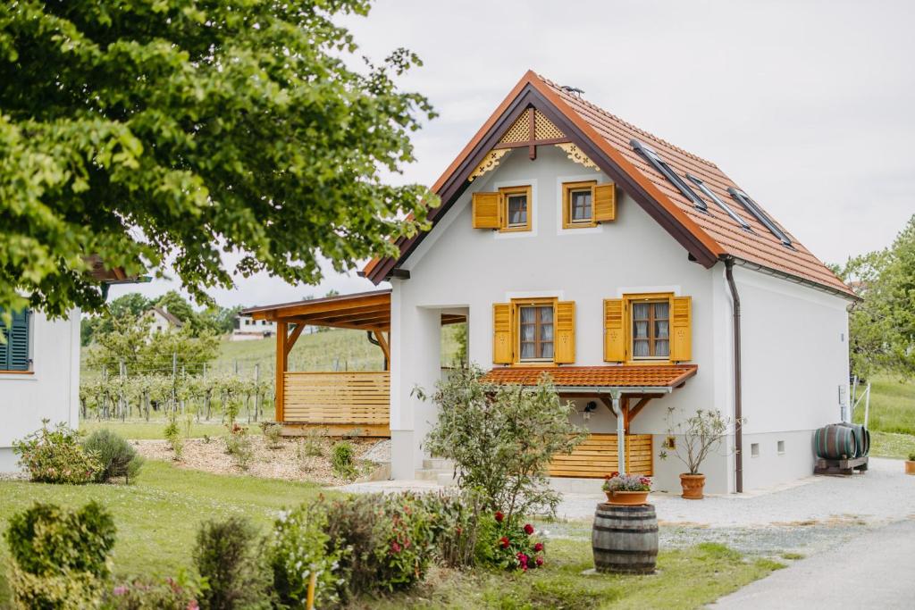 a white house with a gambrel roof at Urlaub im Kellerstöckl Dunst in Strem