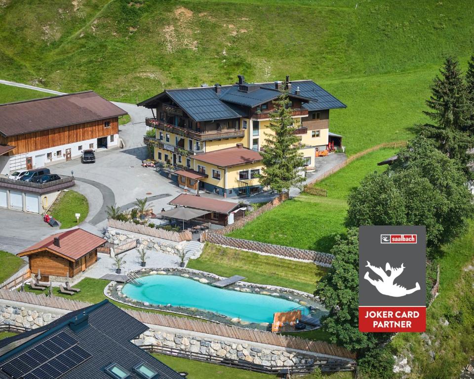 Bazén v ubytovaní Eibinghof BED & BREAKFAST & SWIM alebo v jeho blízkosti