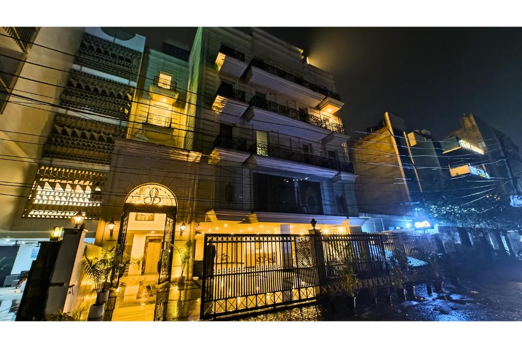 AVA Hotel and Corporate Stays Golf Course Road, Gurgaon - Hizvo