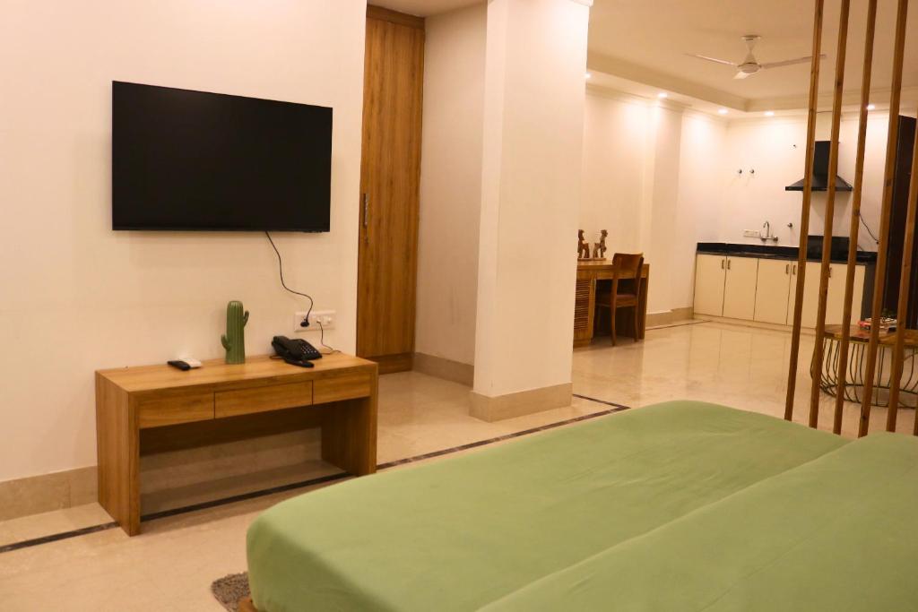 AVA Hotel and Corporate Stays Golf Course Road, Gurgaon - Suite Con Balcón
