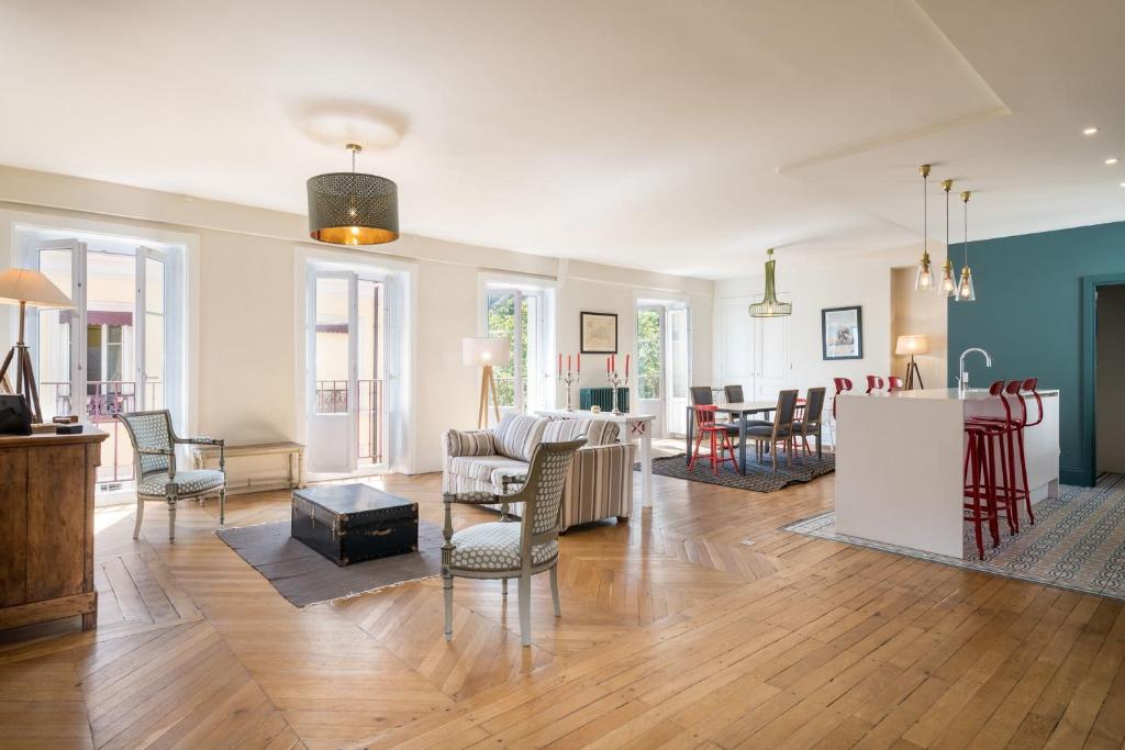 Sand - Renovated top floor apartment