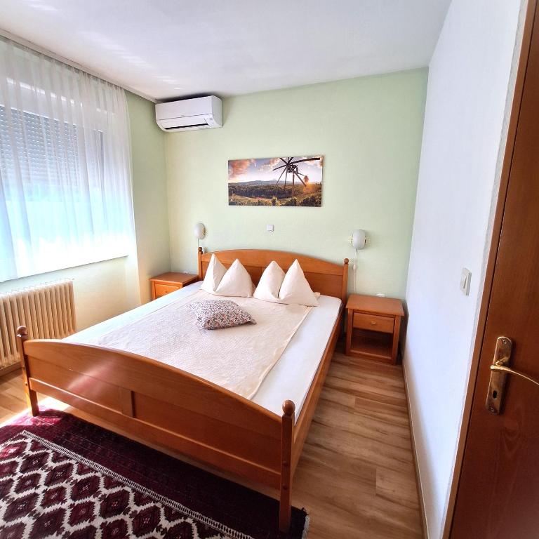 Postel nebo postele na pokoji v ubytování Penzion Gostisce Lesjak