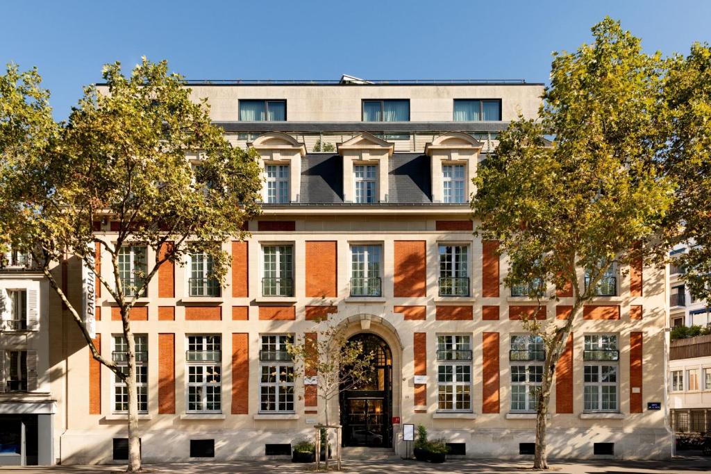 an apartment building with an archway in front at Le Parchamp, a Tribute Portfolio Hotel, Paris Boulogne in Boulogne-Billancourt