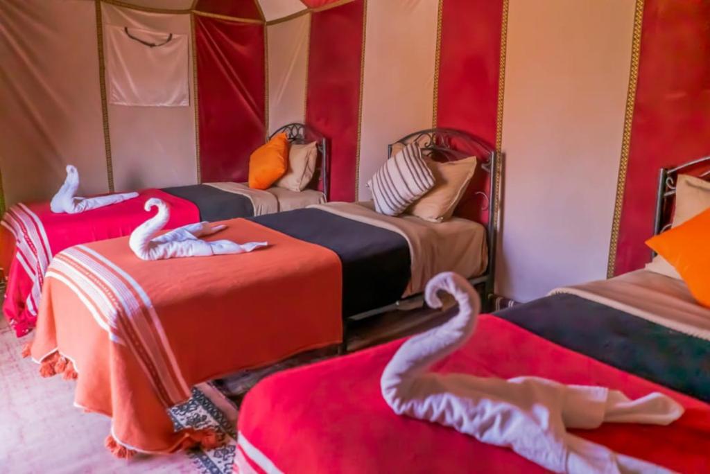 Postel nebo postele na pokoji v ubytování Berber Safari Camping