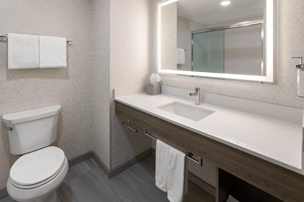 Holiday Inn Express Hotel & Suites Freeport by IHG - Standard Room