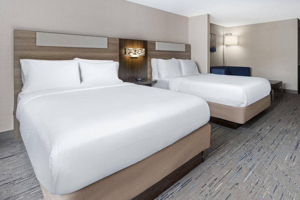 Holiday Inn Express Hotel & Suites Freeport by IHG - Suite With Two Queen Beds