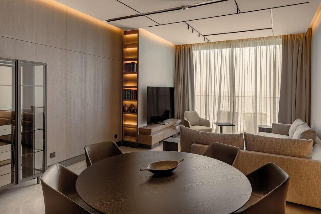 TV a/nebo společenská místnost v ubytování Amathus Residences
