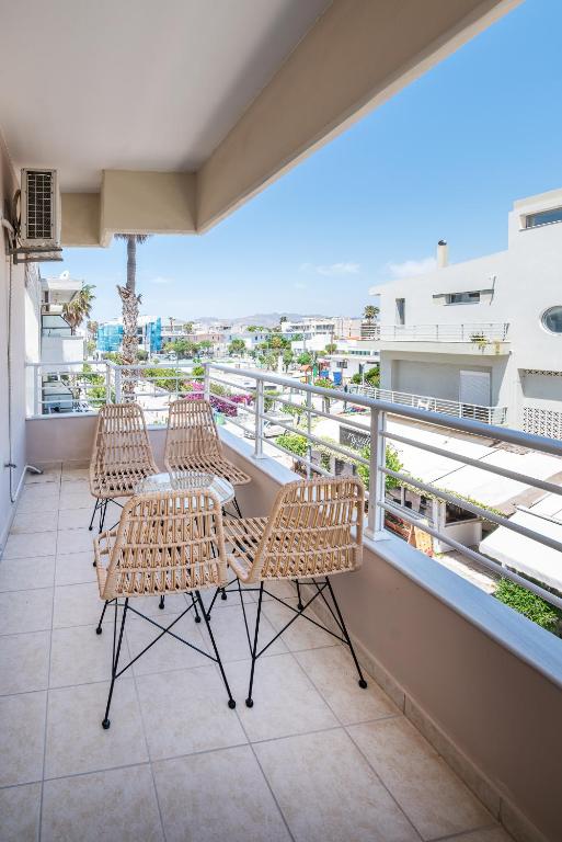 Comfort Stay - 3 min Walk to Beach & Town - III