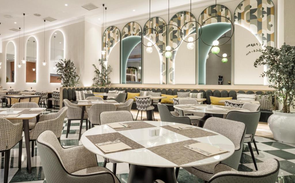 Restaurace v ubytování Ilunion Les Corts Spa