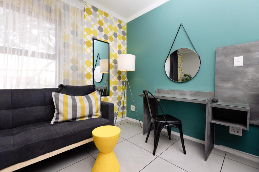 MINT Express Melrose View - Deluxe Queen Suite