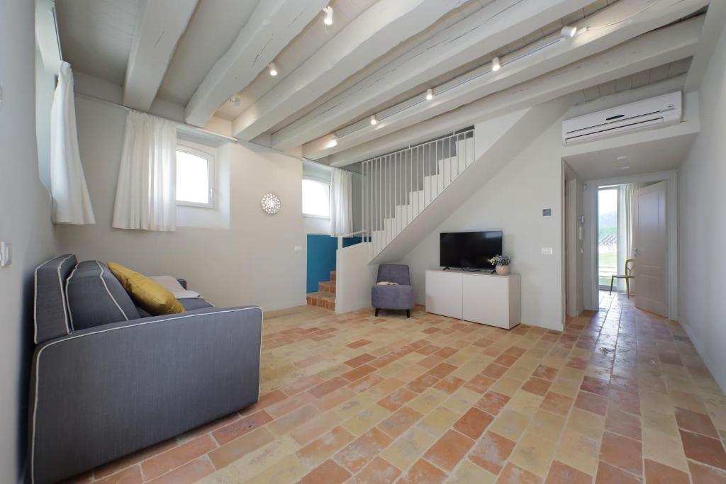 TV a/nebo společenská místnost v ubytování Agriturismo Biancarda