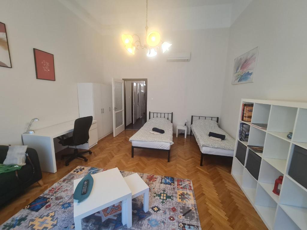 A bed or beds in a room at Júlia apartman