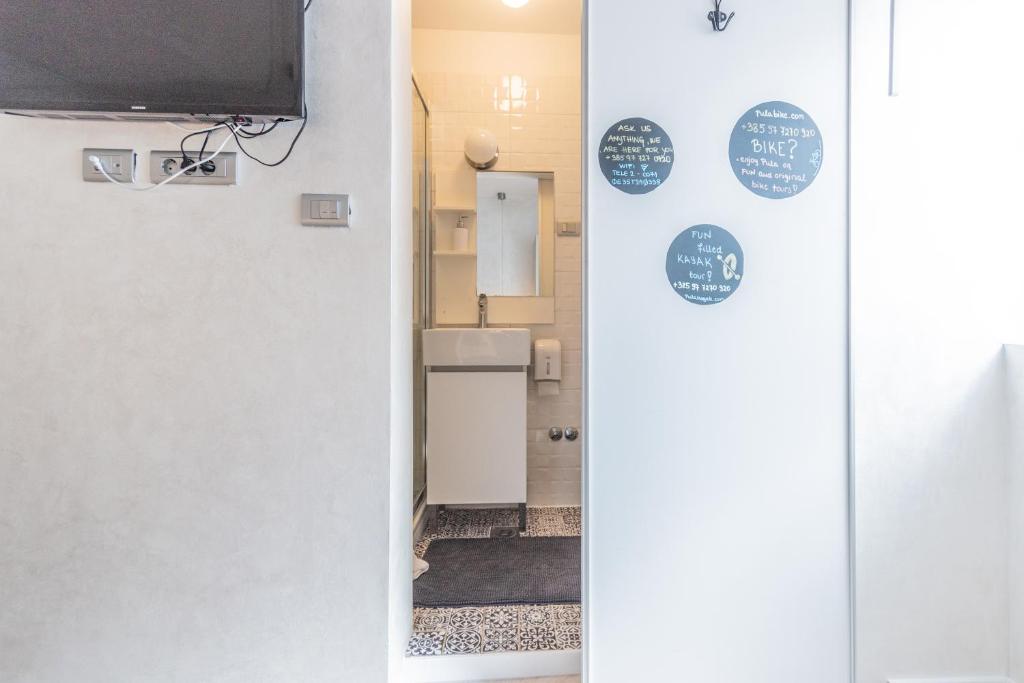 L&B Old Town Studio Apartments - 11