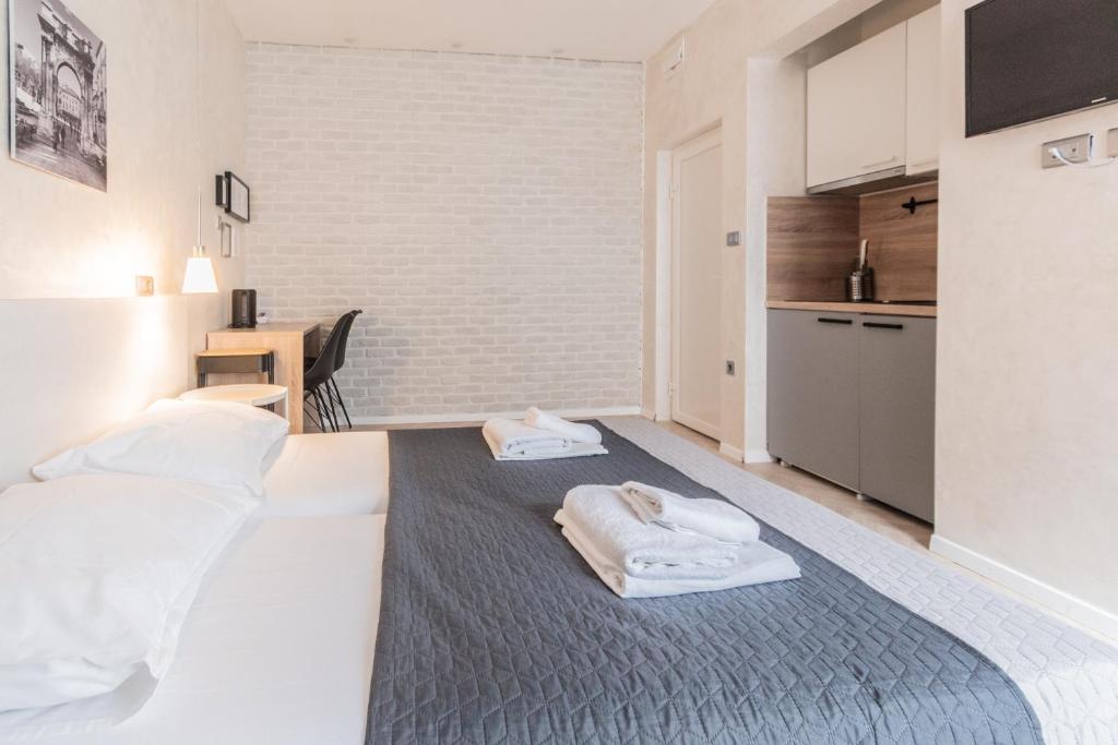 L&B Old Town Studio Apartments - 6