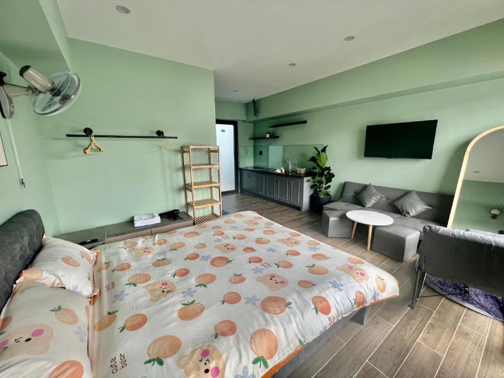 Giường trong phòng chung tại Green House - Căn hộ có bếp riêng