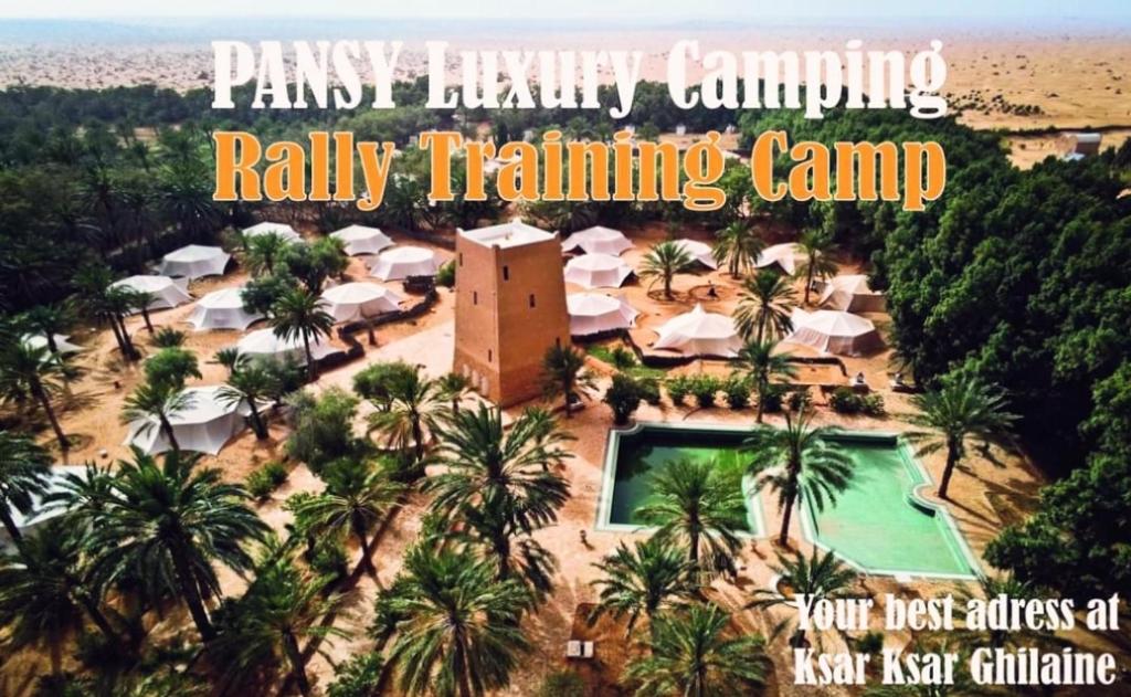 Qaşr Ghīlān的住宿－Hotel Pansy，一家度假村内家庭露营训练营的形象