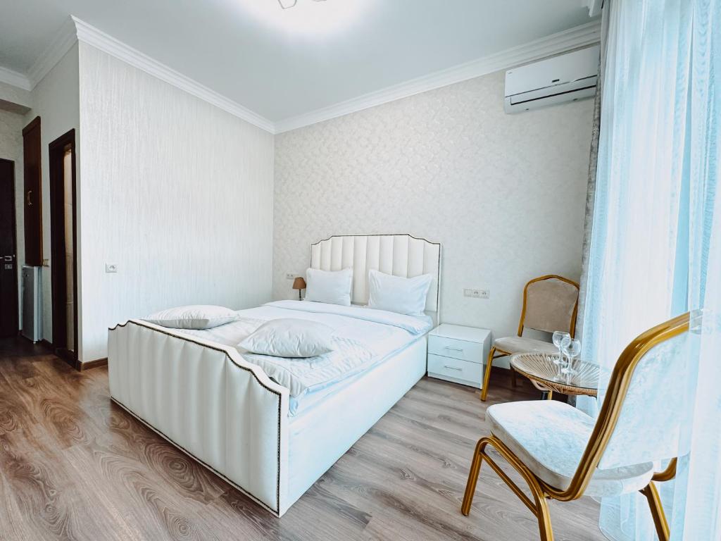Postel nebo postele na pokoji v ubytování Armenia Hotel