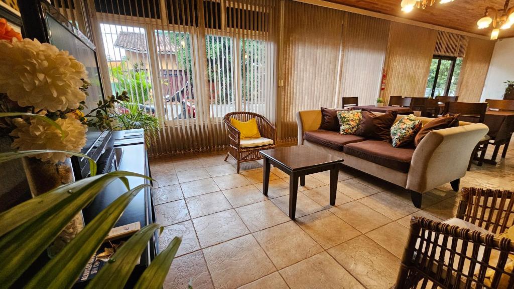 a living room with a couch and a table at Iguazu Hojas Verdes in Puerto Iguazú