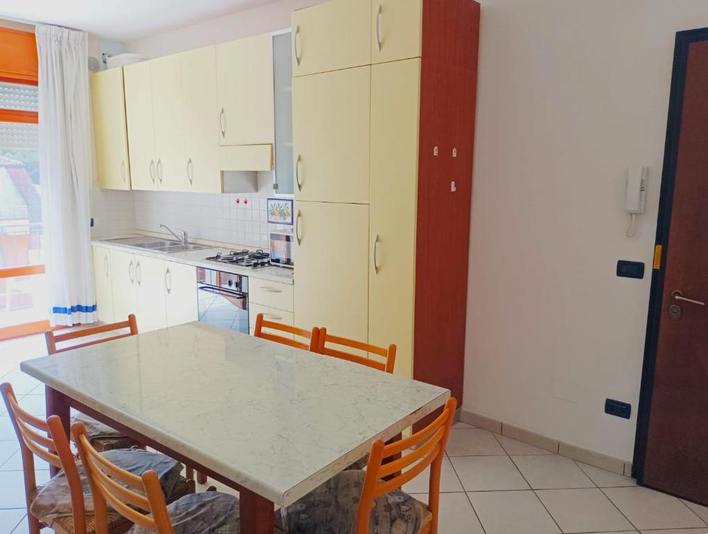 Kuchyň nebo kuchyňský kout v ubytování Fides Apartment
