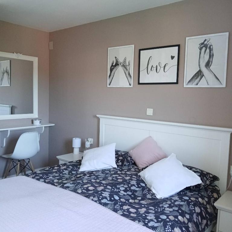 Postel nebo postele na pokoji v ubytování Riviera Rooms and Apartments