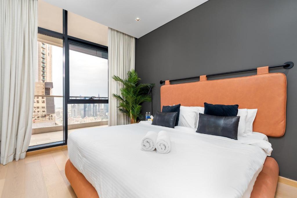 Curated visual reference: Curated Private Cinema Facilities In Luxury Penthouse Gallery View 22