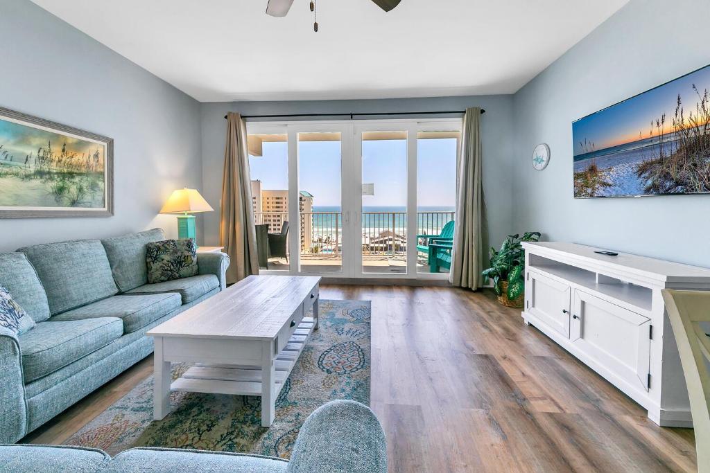 Χώρος καθιστικού στο Laketown Wharf 827 - Lifes A Beach by Emerald Coast Retreats