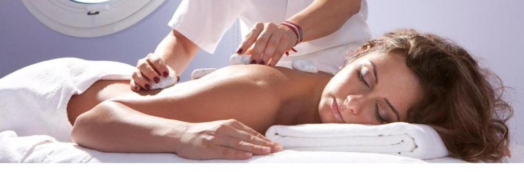 Kúpele alebo wellness v ubytovaní Hotel Aurora