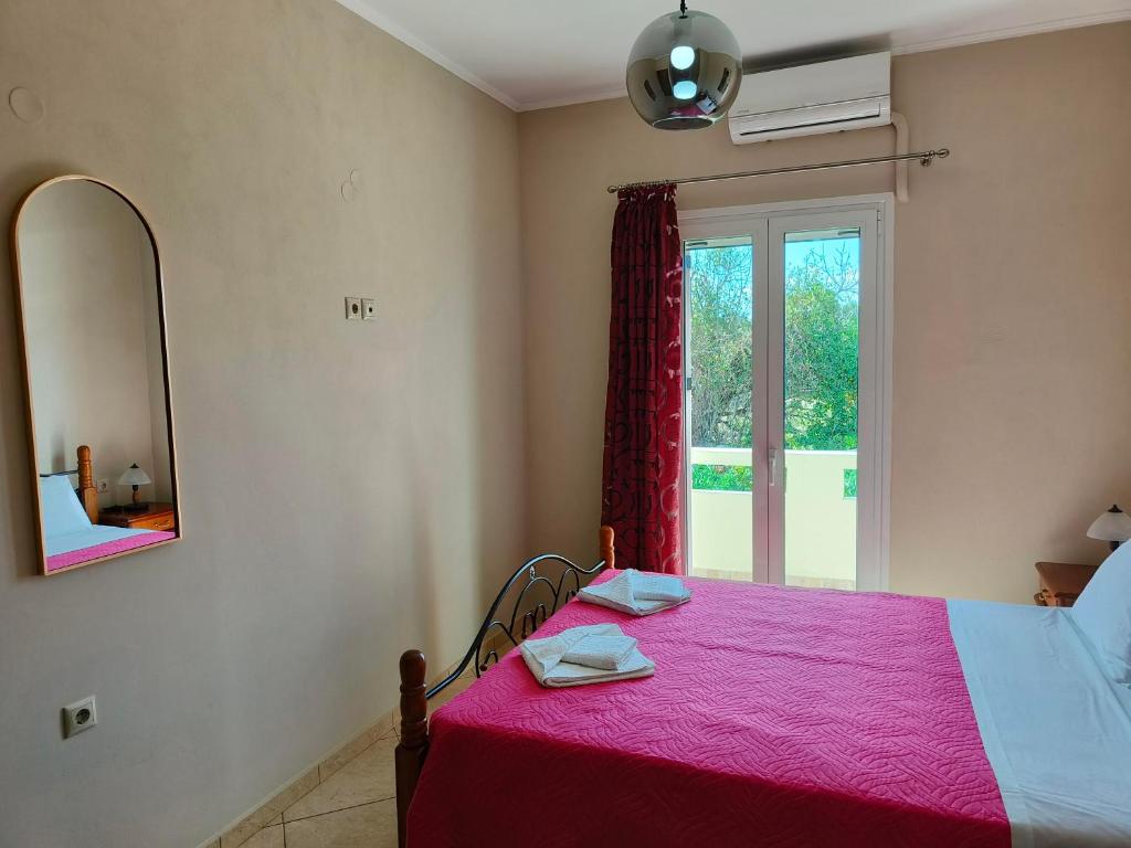 A bed or beds in a room at Pazinos/Neveli Cottage