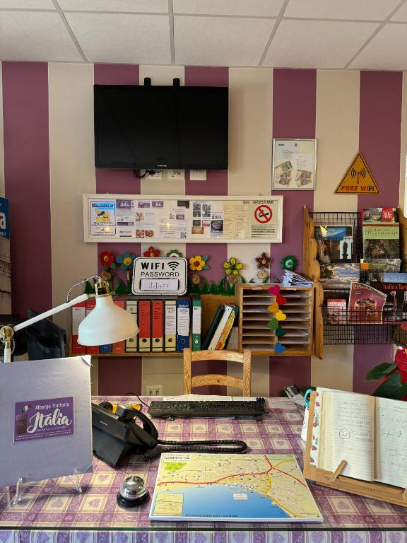 TV a/nebo společenská místnost v ubytování Albergo Trattoria Italia