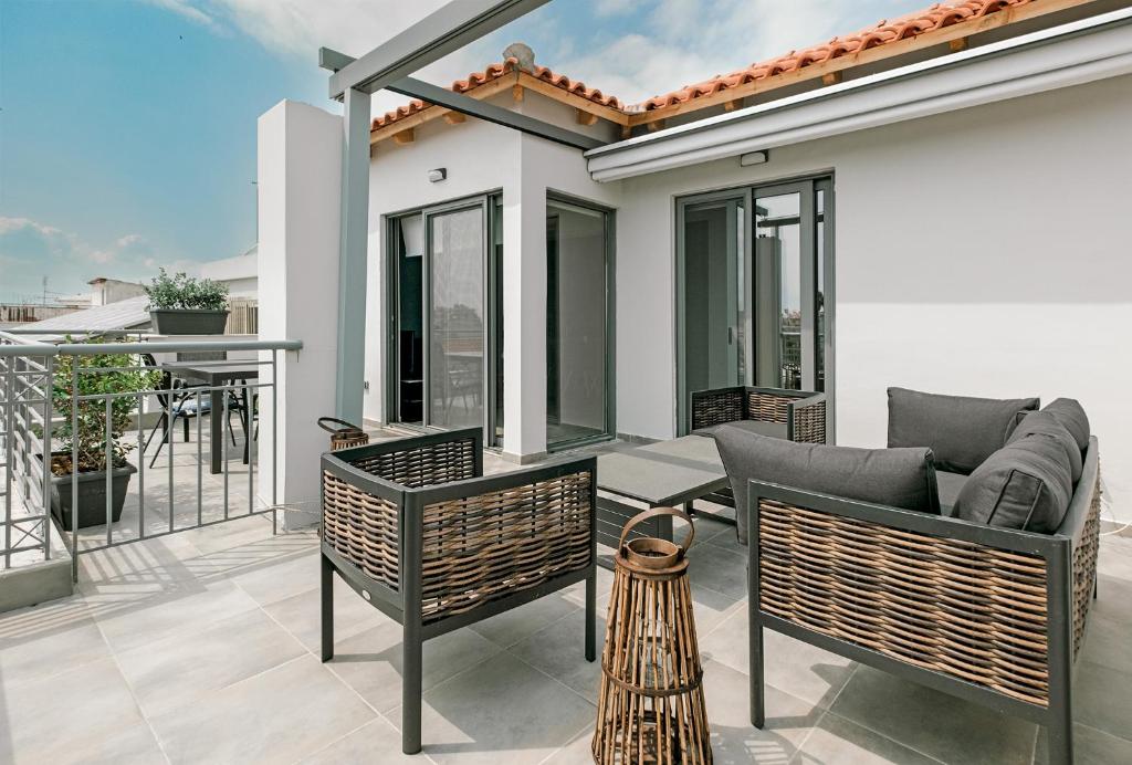 a patio with a couch and chairs on a balcony at Avras experience in Faraí