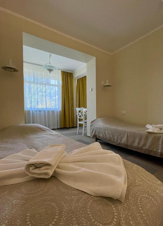 Postel nebo postele na pokoji v ubytování Damroka