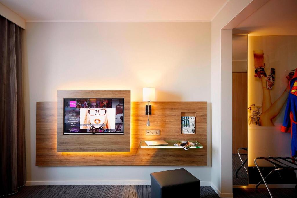 Moxy Munich Airport - Moxy Sleeper, Guest Room, 1 Queen