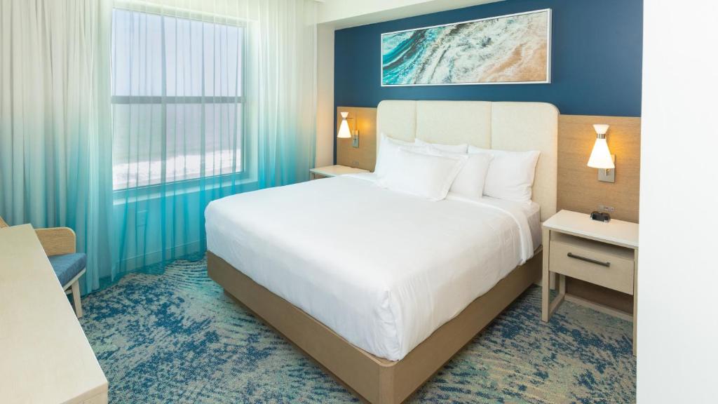 Ein Bett oder Betten in einem Zimmer der Unterkunft Holiday Inn Club Vacations Myrtle Beach Oceanfront
