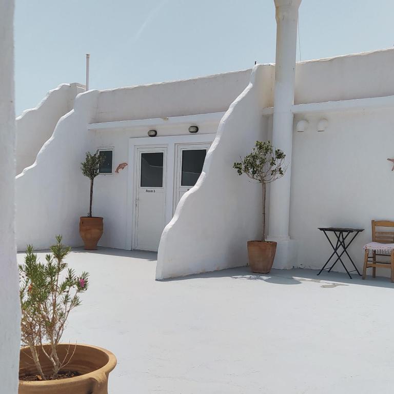 Fotografie z fotogalerie ubytování BY THE SEA ROOMS, AVLAKI v destinaci Porto Rafti