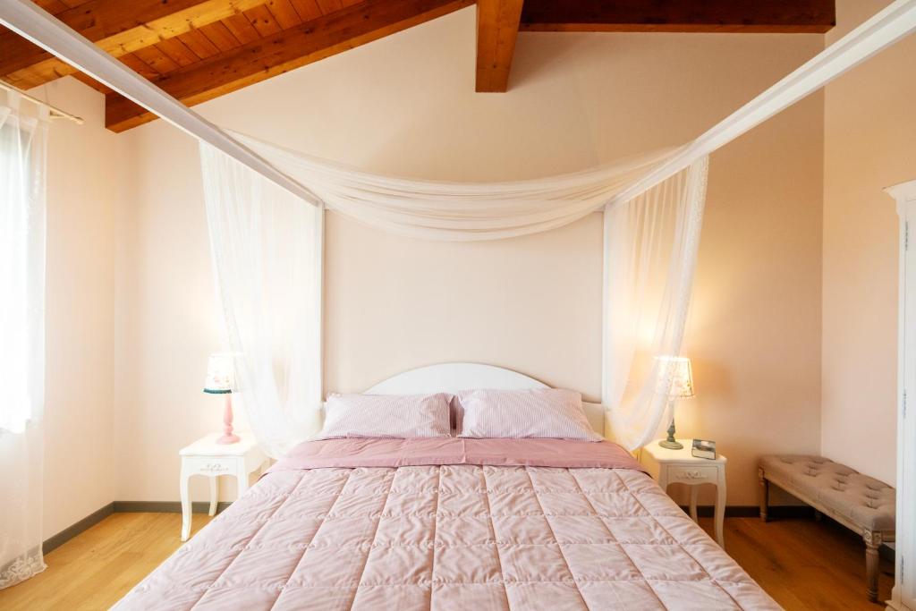 Postel nebo postele na pokoji v ubytování Agriturismo La Rosarnetta