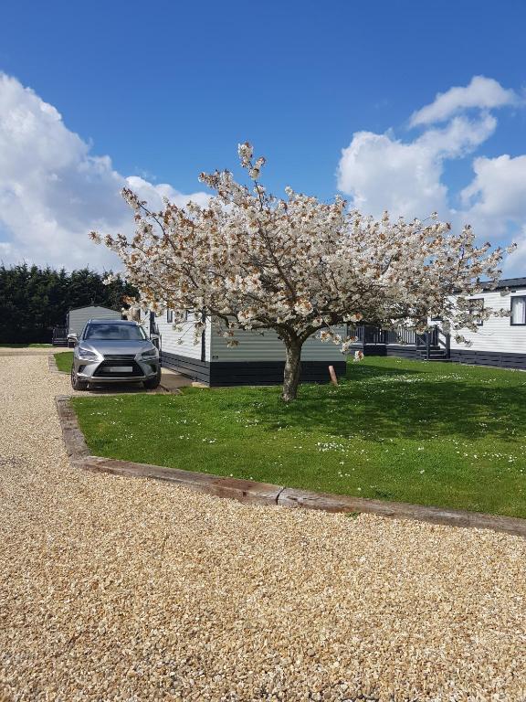 Fotografie z fotogalerie ubytování Stylish 3-bed Mobile Home on St Helen's Coastal Resort, Isle of Wight v destinaci Saint Helens