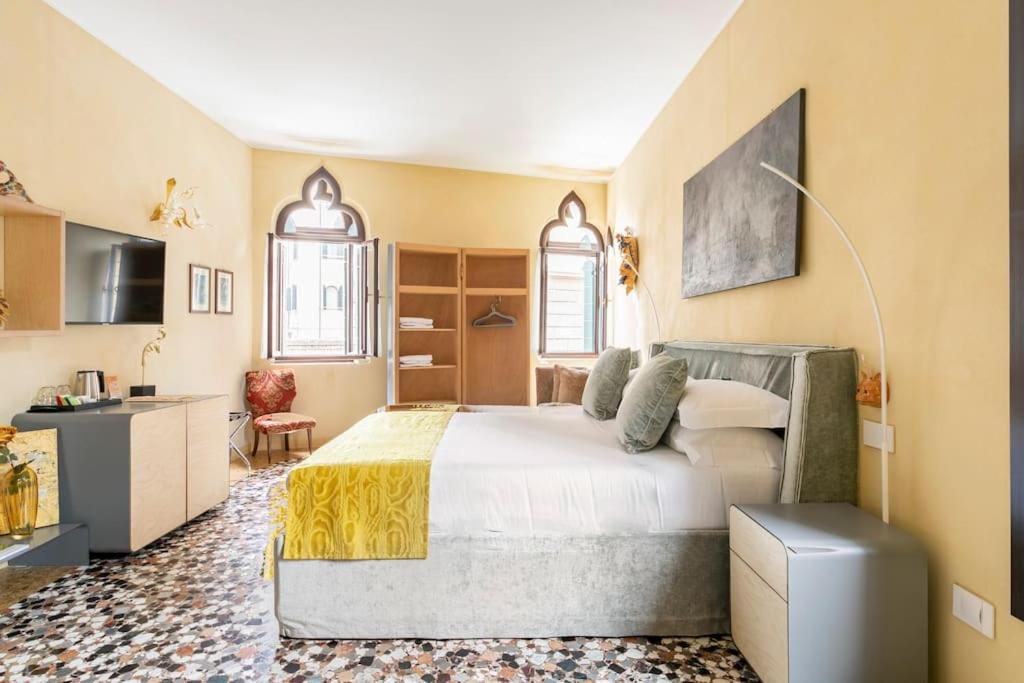 Postel nebo postele na pokoji v ubytování Cinqueteste Luxury Home