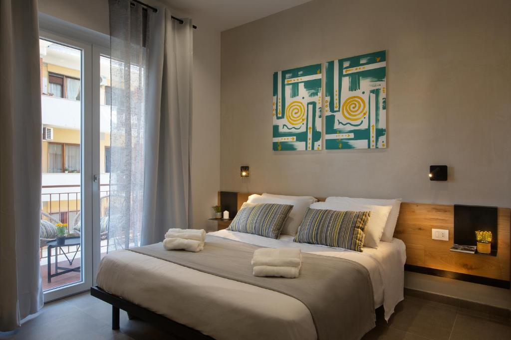 Postel nebo postele na pokoji v ubytování MARE FUORI ROOMS
