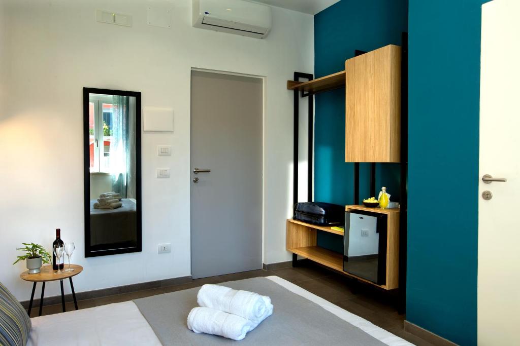 Kuchyň nebo kuchyňský kout v ubytování MARE FUORI ROOMS