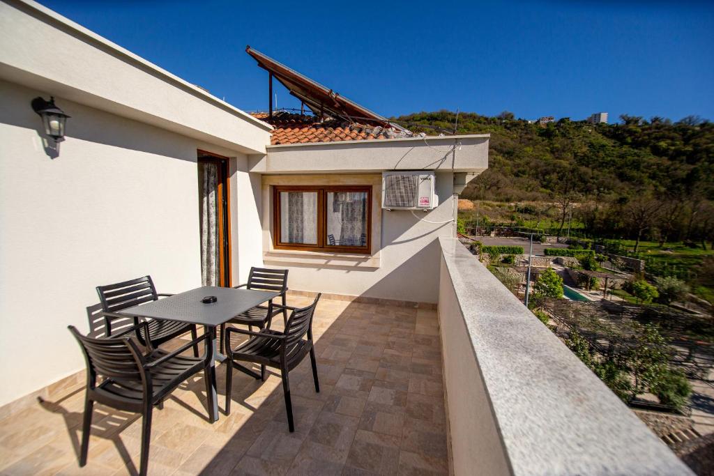a patio with a table and chairs on a balcony at Hotel Opera Jaz in Budva