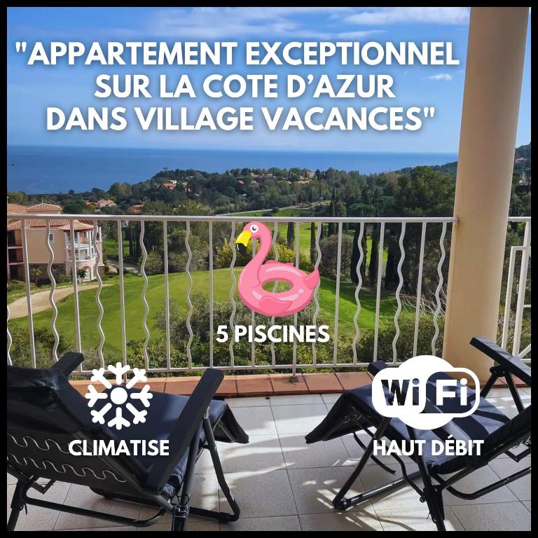 un panneau sur un balcon avec un flamant rose dessus dans l'établissement EXCEPTIONNEL - Appartement dans village vacances CAP ESTEREL AGAY - ST RAPHAEL, à Saint-Raphaël
