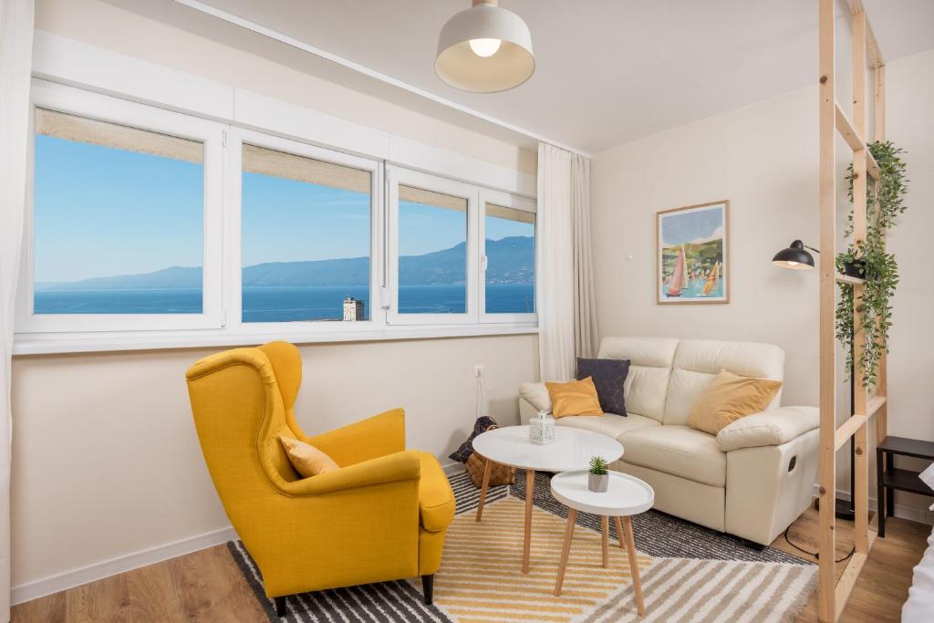 The View Apartment by Irundo