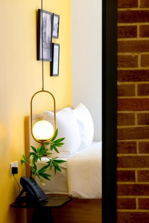 Postel nebo postele na pokoji v ubytování Wilque Hotel Hanoi