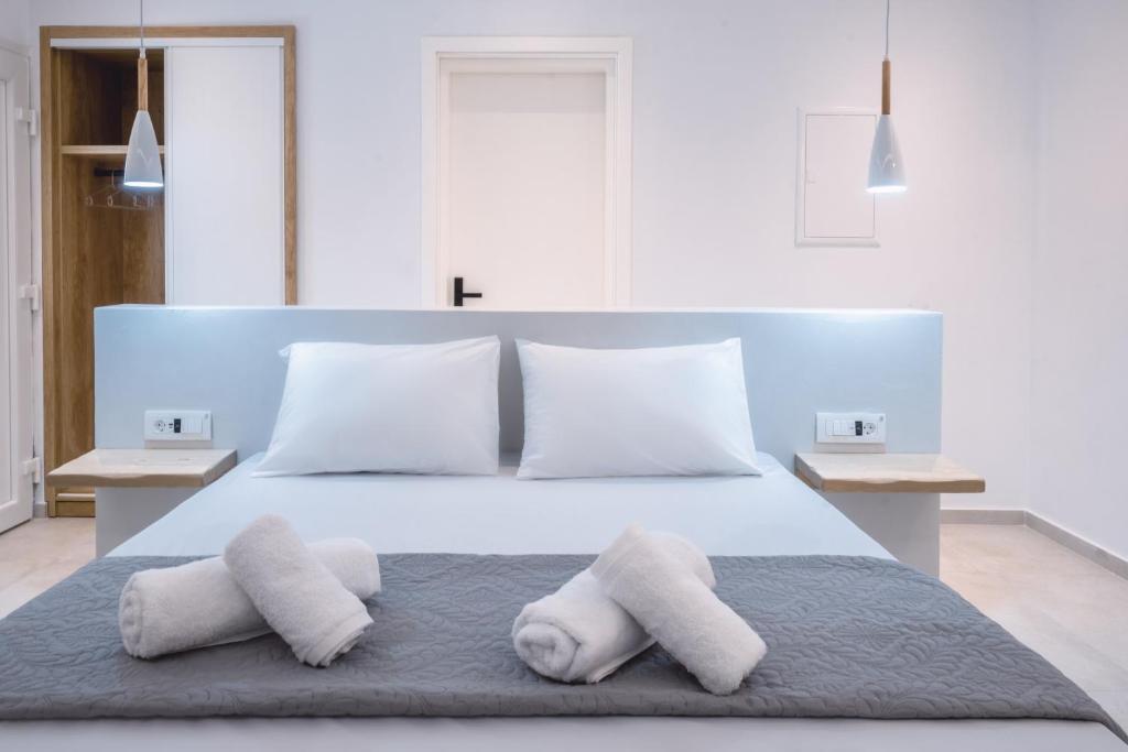 Postel nebo postele na pokoji v ubytování Evriali Seaside Rooms