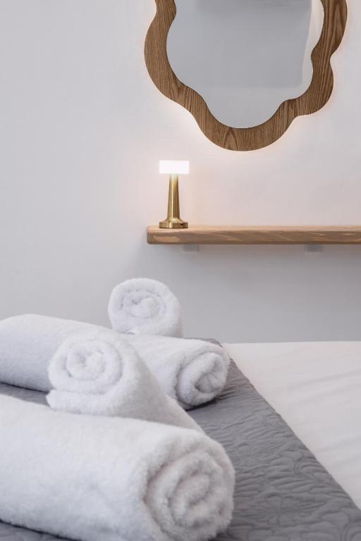 Postel nebo postele na pokoji v ubytování Evriali Seaside Rooms