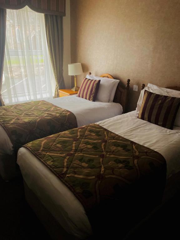 Postel nebo postele na pokoji v ubytování Towers Hotel Glenbeigh