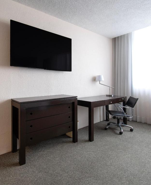 TV a/nebo společenská místnost v ubytování Hotel Plaza Génova Centro