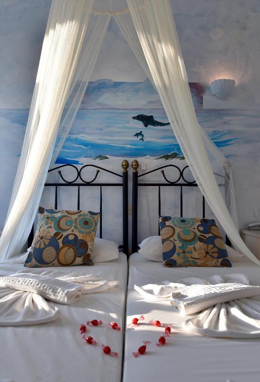 Postel nebo postele na pokoji v ubytování Aphrodite Boutique Hotel
