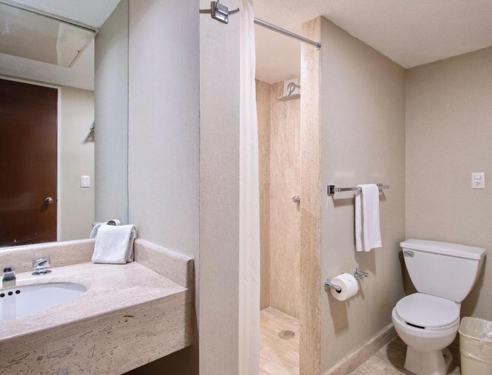 Koupelna v ubytování Hotel Plaza Génova Centro