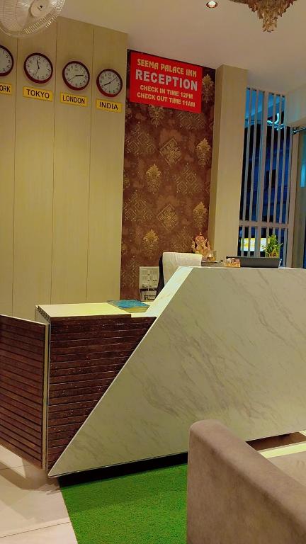 Vstupní hala nebo recepce v ubytování Seema Palace Inn 1 km from Railwaystaion